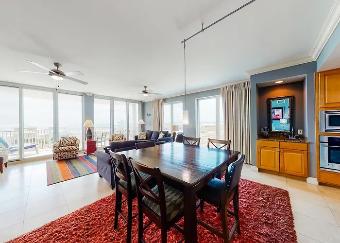 Spacious Coastal Gem With Fast Wifi Gulf Views Private Balcony & Full Kitchen