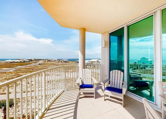 Holiday home Spacious Coastal Gem With Fast Wifi Gulf Views Private Balcony & Full Kitchen *