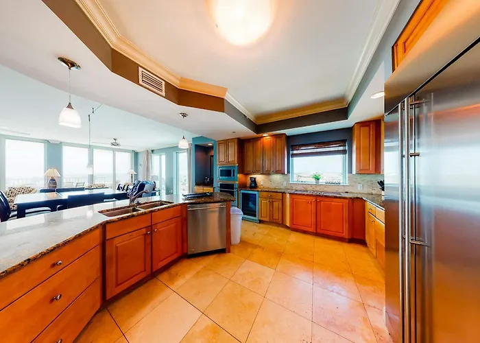 Spacious Coastal Gem With Fast Wifi Gulf Views Private Balcony & Full Kitchen Holiday home Gulf Shores
