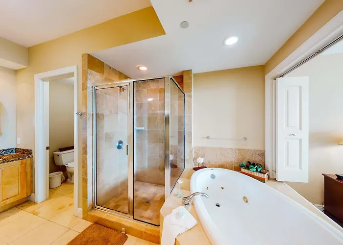 Spacious Coastal Gem With Fast Wifi Gulf Views Private Balcony & Full Kitchen Holiday home Gulf Shores