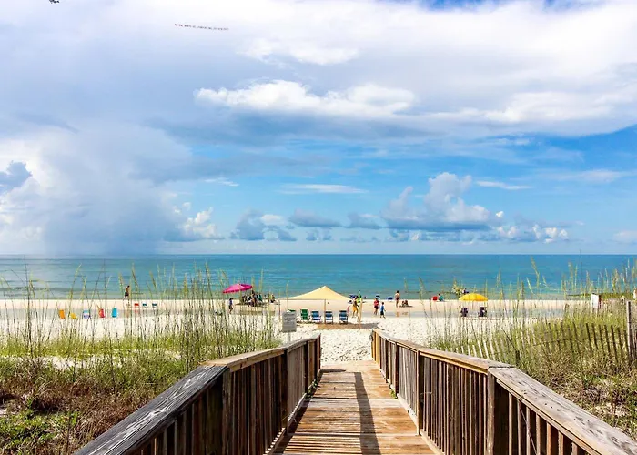 Spacious Coastal Gem With Fast Wifi Gulf Views Private Balcony & Full Kitchen *