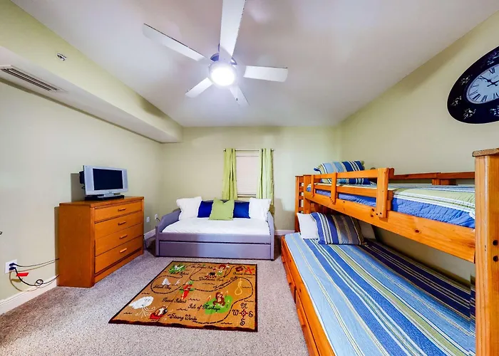 Holiday home Spacious Coastal Gem With Fast Wifi Gulf Views Private Balcony & Full Kitchen