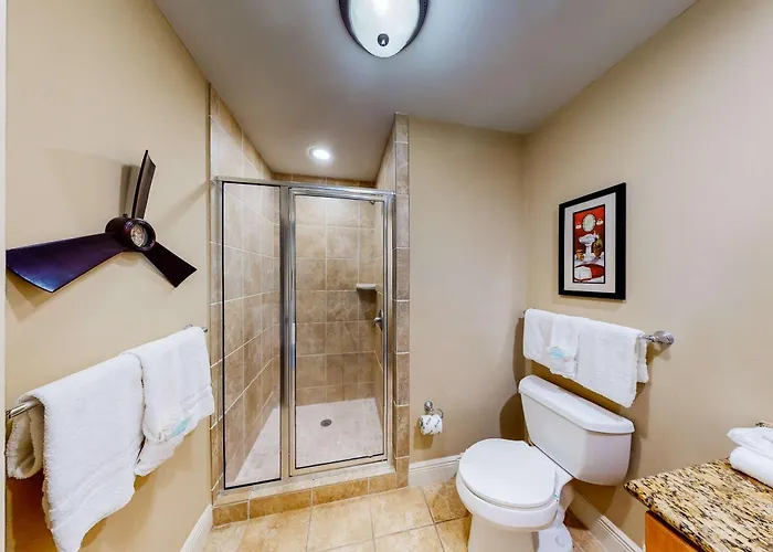 Spacious Coastal Gem With Fast Wifi Gulf Views Private Balcony & Full Kitchen