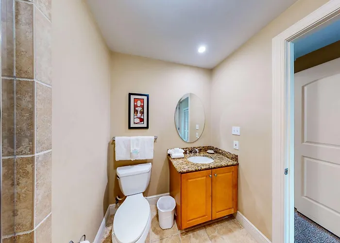 Spacious Coastal Gem With Fast Wifi Gulf Views Private Balcony & Full Kitchen Holiday home