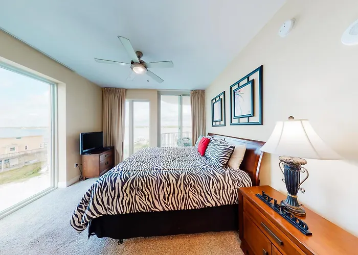 Spacious Coastal Gem With Fast Wifi Gulf Views Private Balcony & Full Kitchen Holiday home Gulf Shores