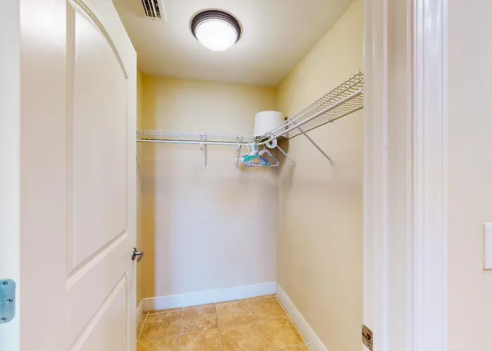 Spacious Coastal Gem With Fast Wifi Gulf Views Private Balcony & Full Kitchen Holiday home Gulf Shores