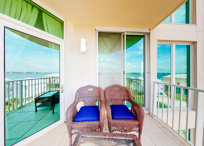Holiday home Spacious Coastal Gem With Fast Wifi Gulf Views Private Balcony & Full Kitchen