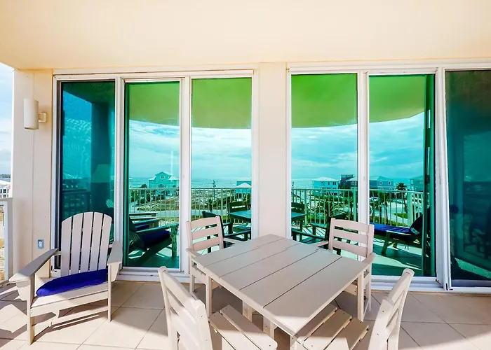 Spacious Coastal Gem With Fast Wifi Gulf Views Private Balcony & Full Kitchen