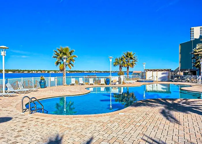 Spacious Coastal Gem With Fast Wifi Gulf Views Private Balcony & Full Kitchen