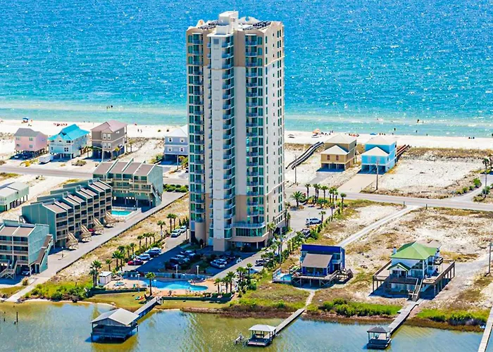 Spacious Coastal Gem With Fast Wifi Gulf Views Private Balcony & Full Kitchen *