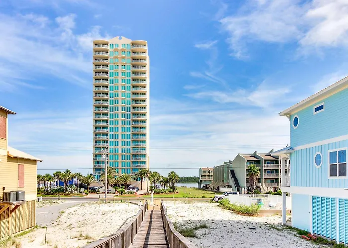 Holiday home Spacious Coastal Gem With Fast Wifi Gulf Views Private Balcony & Full Kitchen *